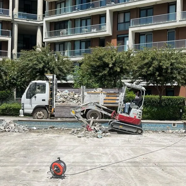 Moloz taşıma, kırım ve yıkım çalışması 18