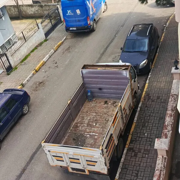 Yüklemeye hazır kamyonet kasası